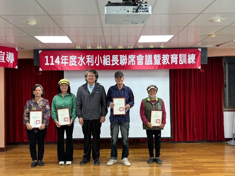 頒發聘書合影