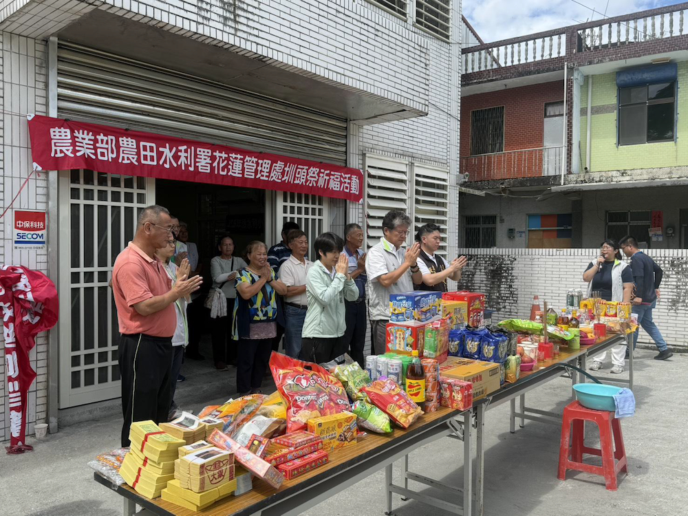 處長張麒瑋帶領全體人員祈福