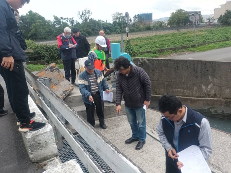 處長及委員至吉安圳1幹線七腳川溪排水勘查