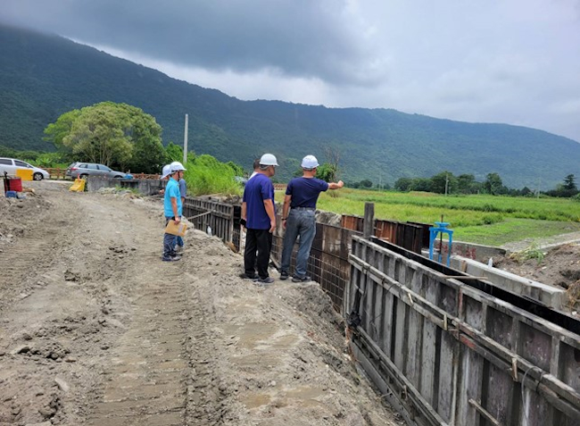 工程督導小組至工地現場督導本案工程情形給予建議及修正事項