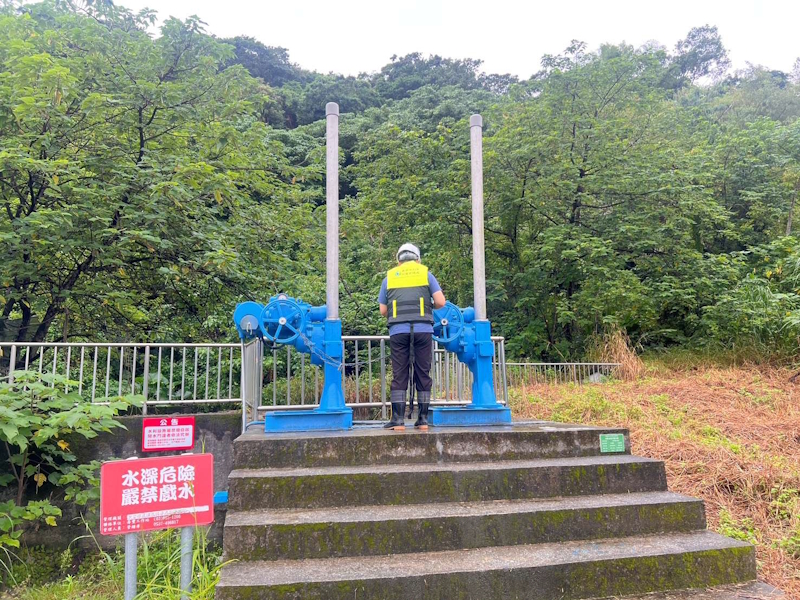 志學圳幹線排水閘門防颱開啟操作