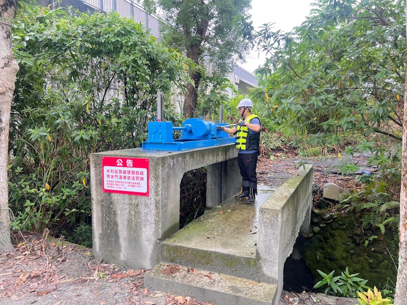 志學圳2支線水門防颱開啟操作