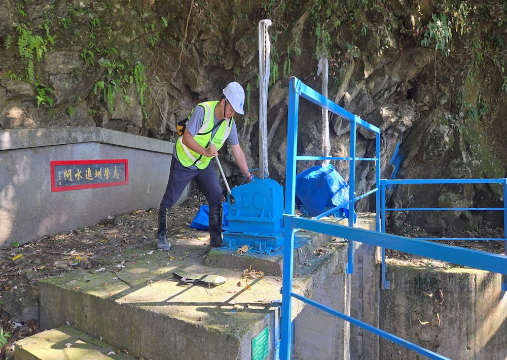 志學圳進水口制水門關閉作業