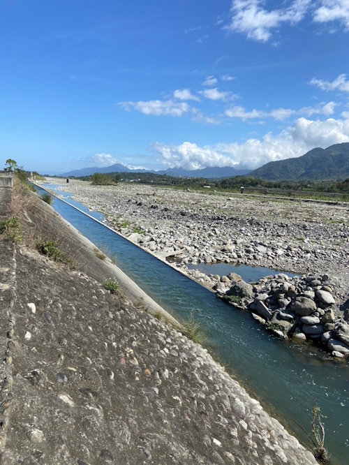 秋林圳2幹線堤防護坡
