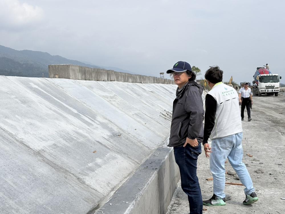 視察秋林圳2幹線海葵颱風災害復建工程施工現場