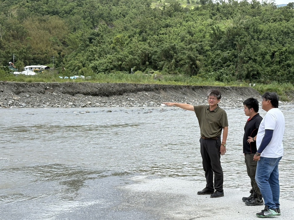 視察永豐地區鱉溪攔河堰