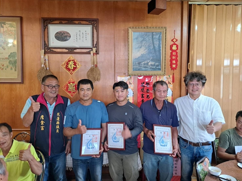 頒發113年度績優小組長
