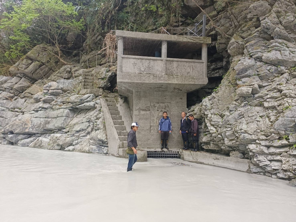 張麒瑋處長勘查北埔圳進水口災損狀況