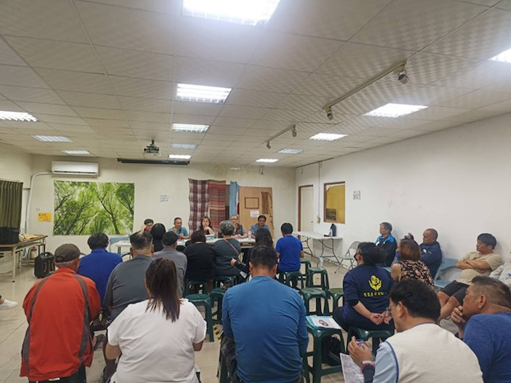 與布拉旦部落居民面對面溝通北埔圳維護工程內容與期程。