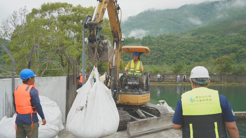 課程二「圳路設施內面工崩塌災情處理狀況演練」