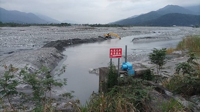 玉里工作站玉里圳第三進水口加強攔水施工後