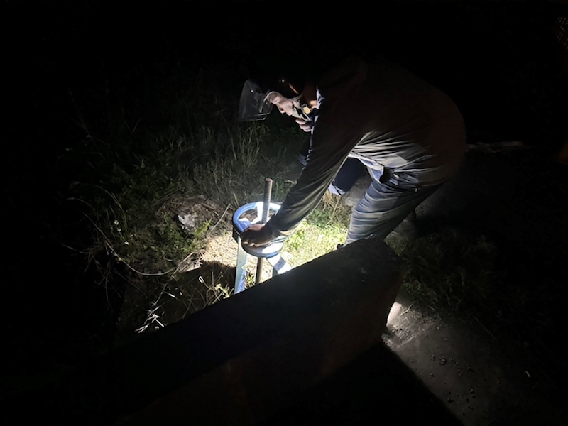 站員林育賢執行夜間調水