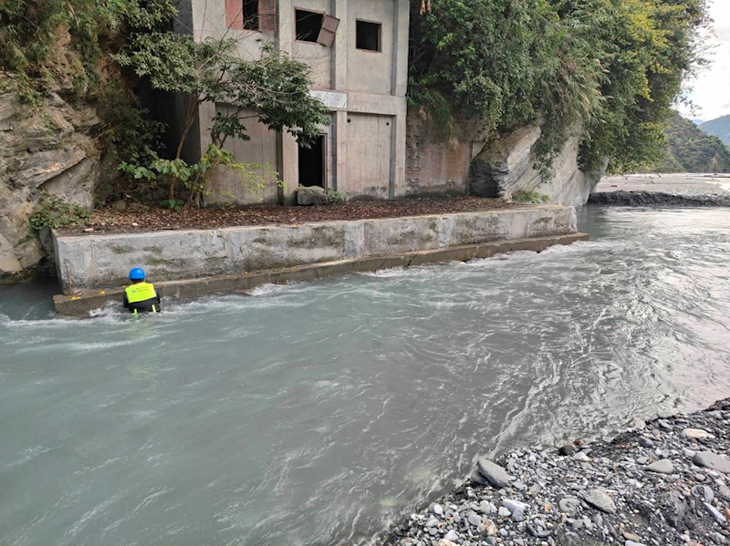 玉里圳第一進水口攔汙柵雜物清除