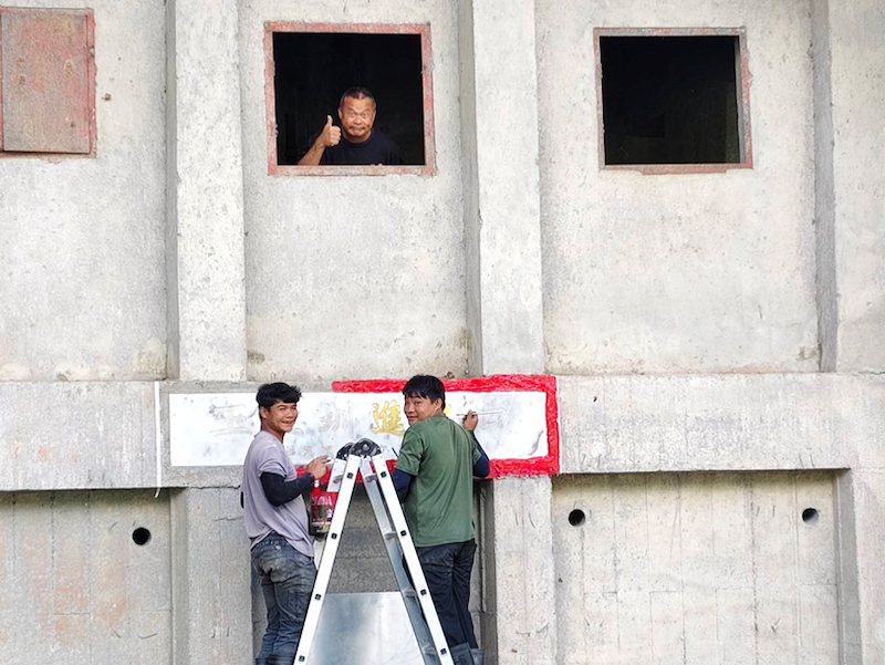 玉里圳第一進水口石牌維護上漆過程