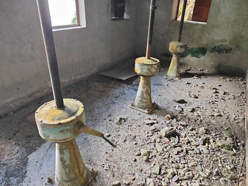 玉里圳第一進水口舊水門操作檯（現已無使用）