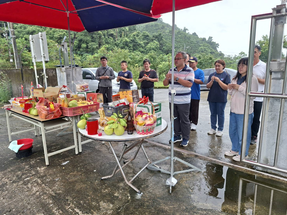 站長饒國東帶領同仁及地方人員祈福-瑞西圳調整池
