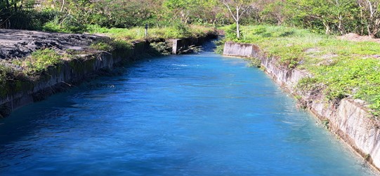 鳳林工作站轄內林田圳幹線沉沙池清淤後，水圳水變清澈了