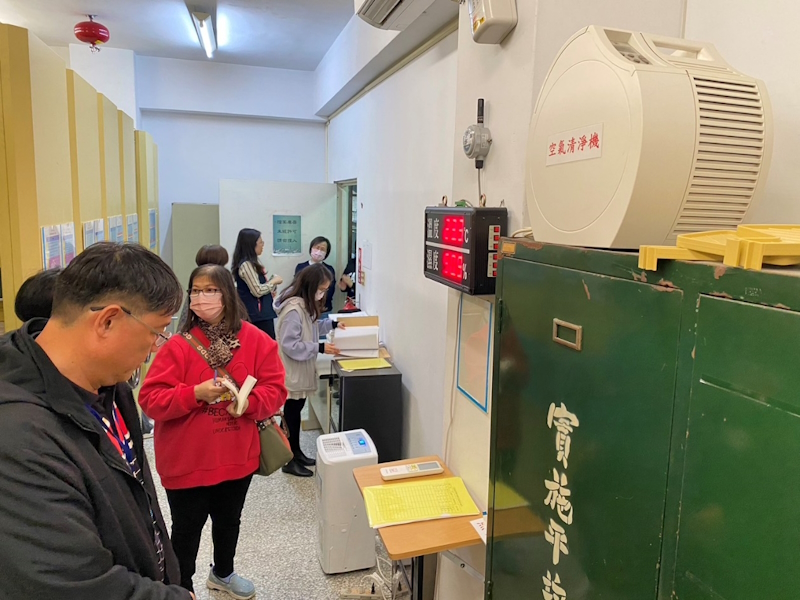 【花蓮地政事務所檔案室環境寬敞且維護良好】