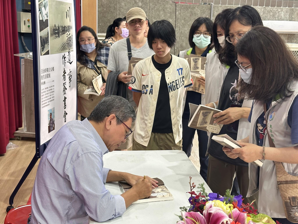 【川端遺事作者簽書會(圖片來源:花蓮縣社區大學)】