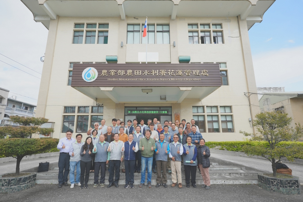 【陳副署長、處長與諮議委員於會後合影留念】