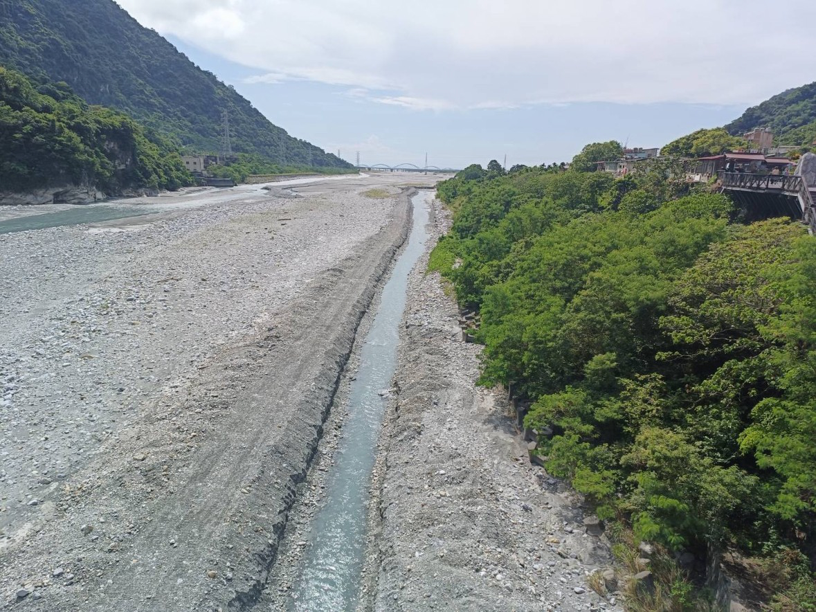 新城圳幹線第一排水，灌溉用水沉澱後再向前！1
