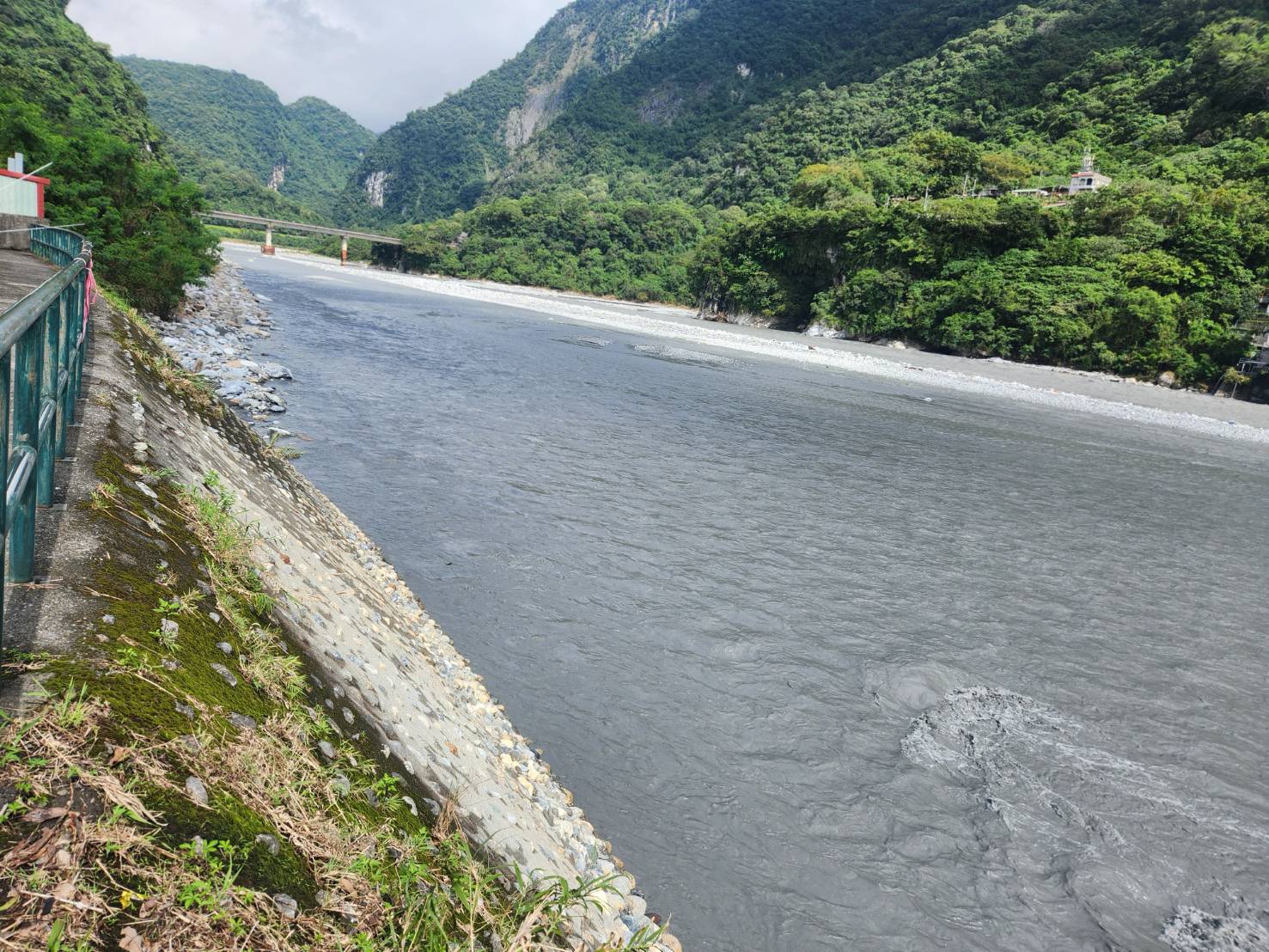 新城-新城圳進水口-溪水未降，待現況允許立即進場施作