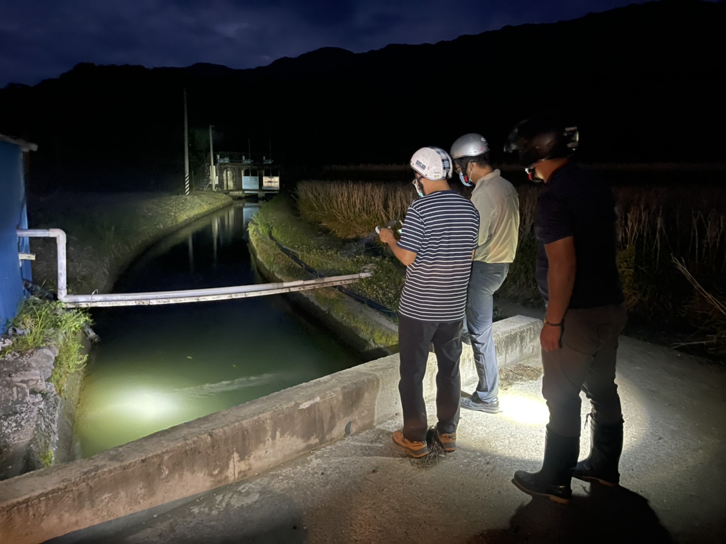 視察玉里工作站夜間調水作業