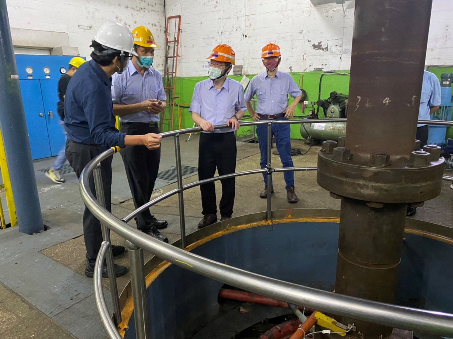 本處張處長麒瑋率同仁於111年5月31日參訪臺灣電力公司東部發電廠初英機組3